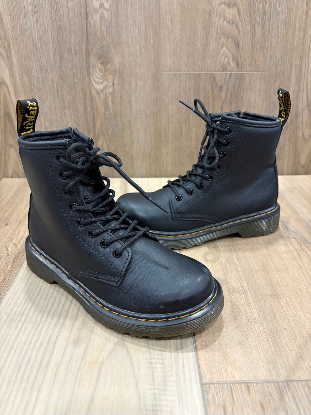 Dr. Martens Juniors 1460 Black Softy Leather Lace-Up Combat Boots US 1 Unisex
